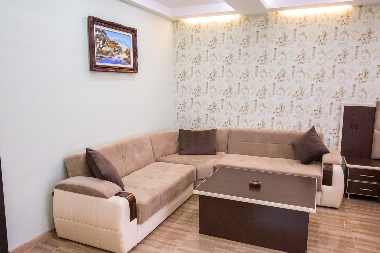 Semeni Hotel & Restaurant มิงกาเชเวียร์ ภายนอก รูปภาพ