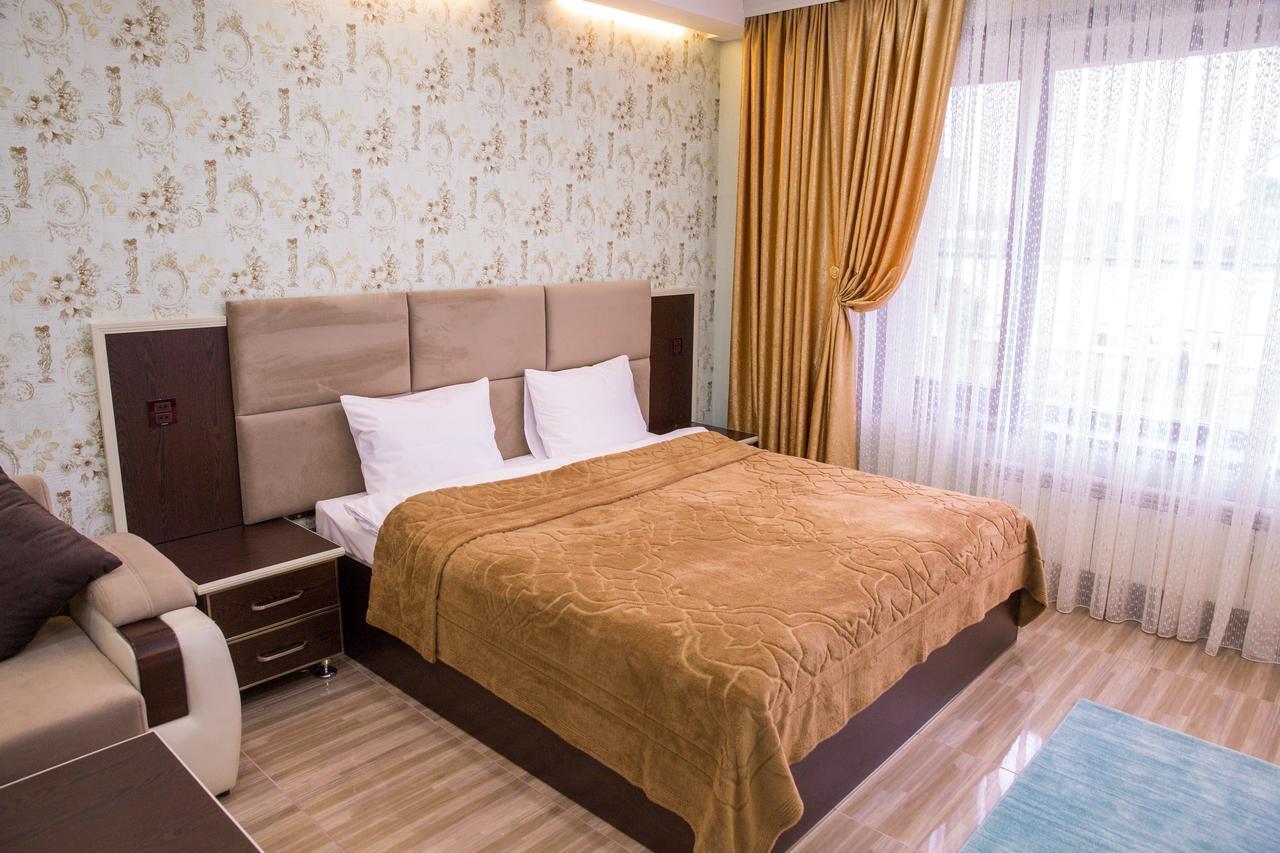 Semeni Hotel & Restaurant มิงกาเชเวียร์ ภายนอก รูปภาพ