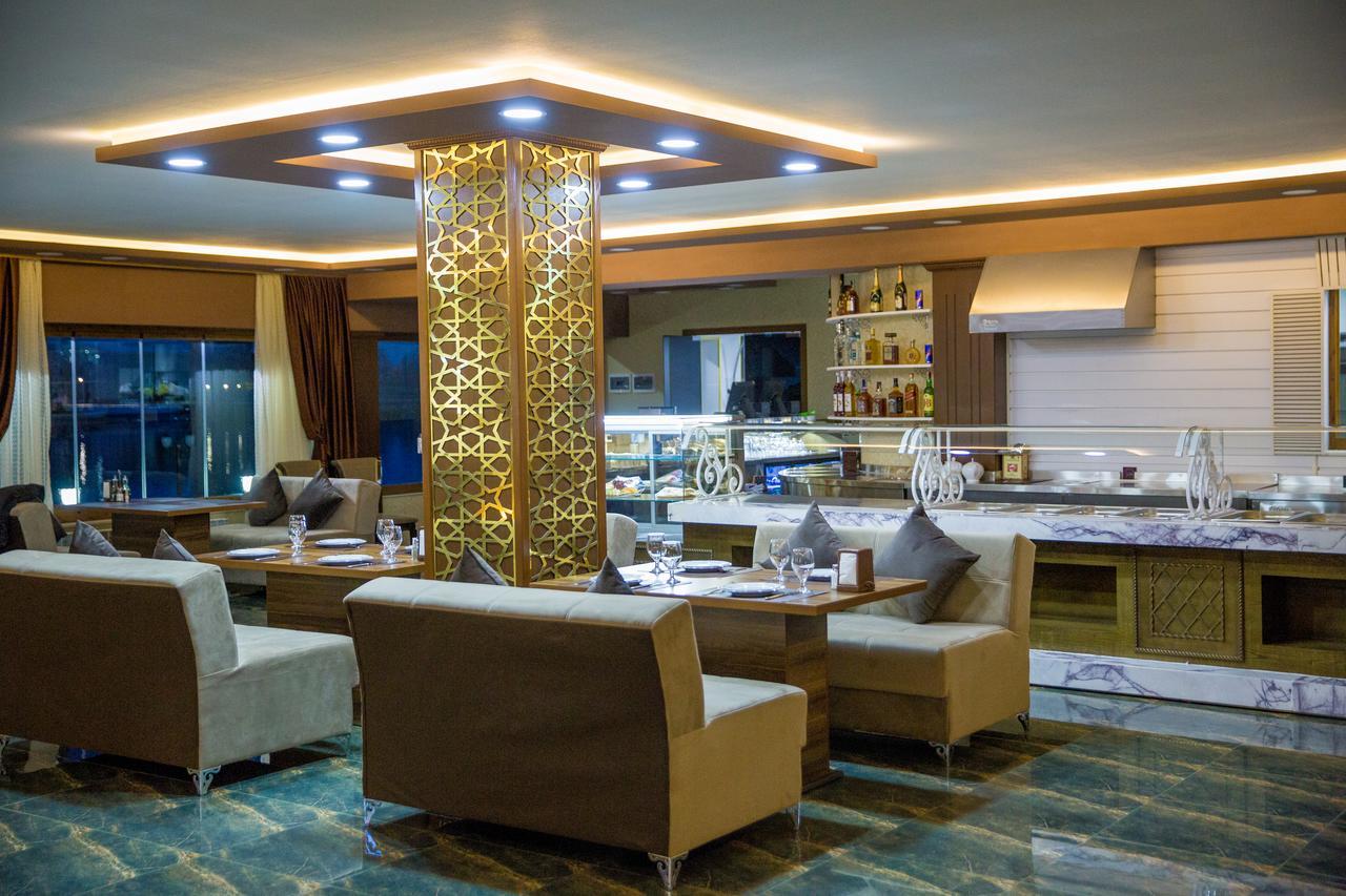 Semeni Hotel & Restaurant มิงกาเชเวียร์ ภายนอก รูปภาพ